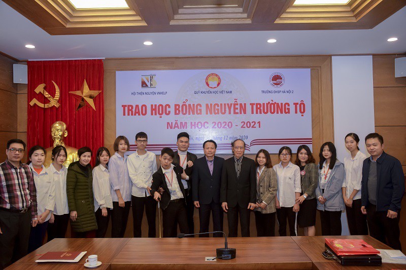 Trao học bổng Nguyễn Trường Tộ năm học 2020 - 2021